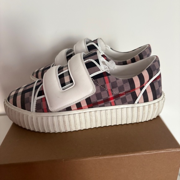 Burberry sneakers with single strap - Picture 3 of 5